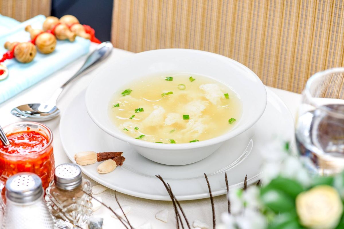 Supă de Pasăre cu Muguri de Bambus